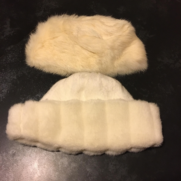 Bundle Of 2 Women's Winter Hats - Picture 1 of 3